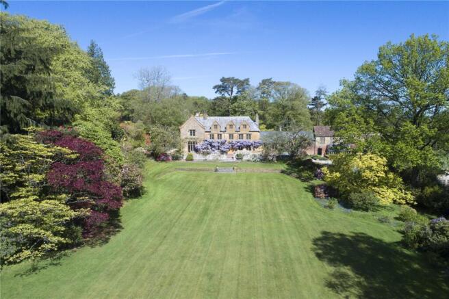 8 bed property, in Blackdown, £3,750,000