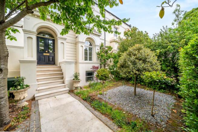 5 bed property, in Park Hall Road, £2,800,000