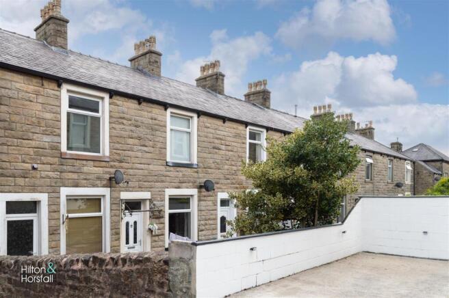 2 bed property, in East Parade, £124,950