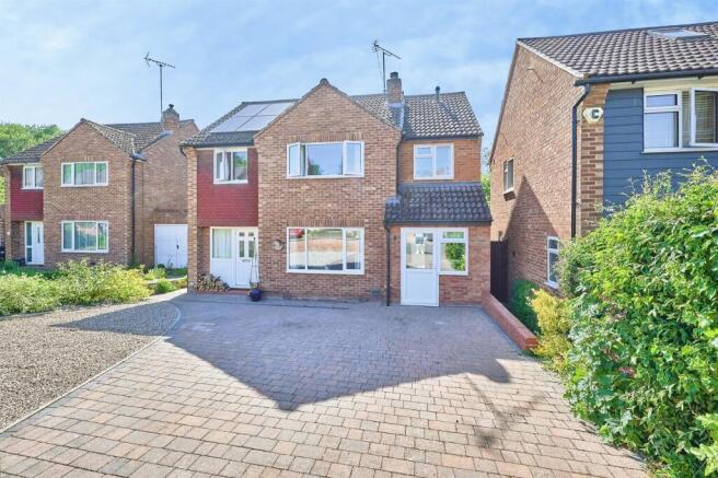 5 bed property, in Saxon Way, £850,000