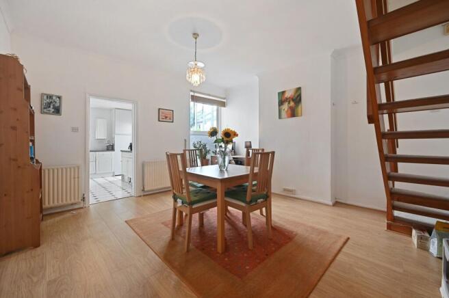 3 bed property, in Benhill Road, £450,000