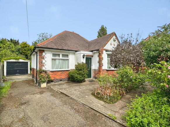 2 bed property, in Iris Avenue, £300,000