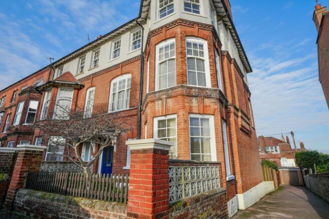3 bed property, in St. Marys Road, £525,000