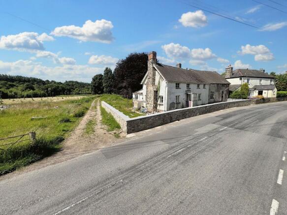 5 bed property, in Exebridge, £425,000