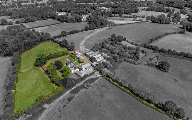 5 bed property, in Little Mill, £800,000