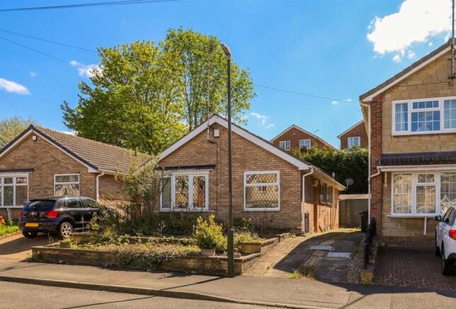 3 bed property, in Greenhall Road, £225,000