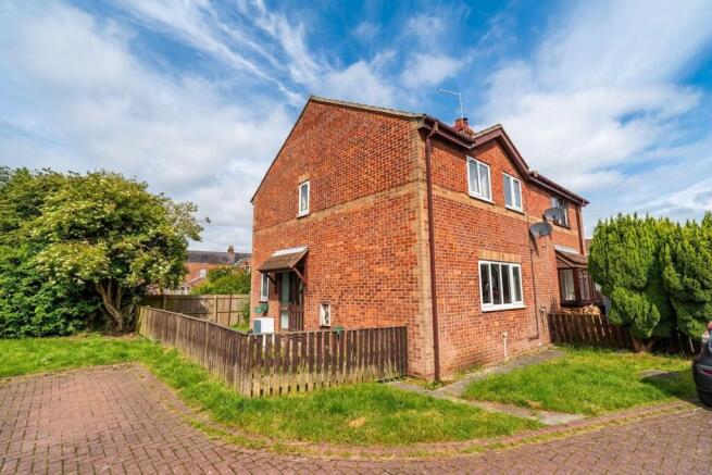 3 bed property, in Castle Park, £70,000