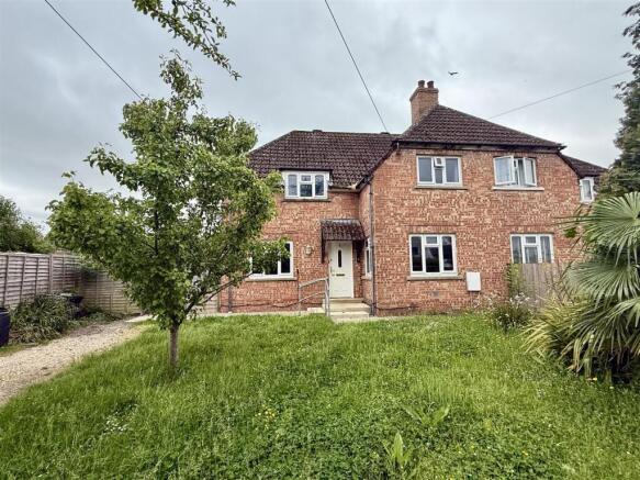 4 bed property, in High Street, £160,000