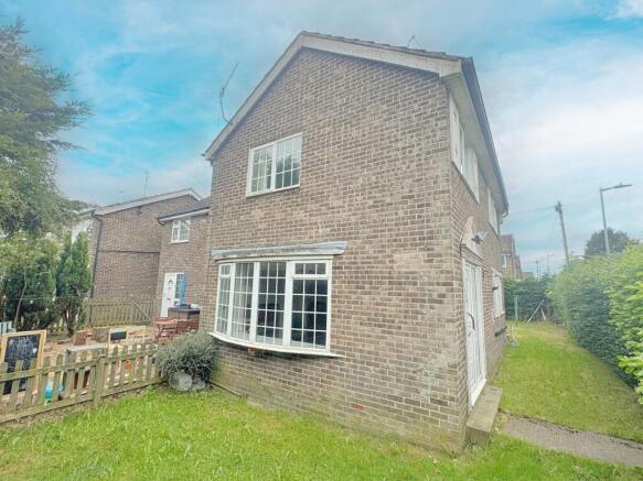 3 bed property, in Cheltenham Road, £120,000