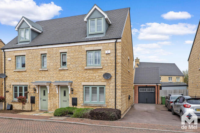 4 bed property, in Castle Close, £460,000
