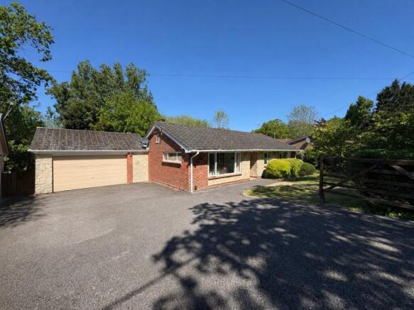 3 bed property, in Hungerford, £950,000