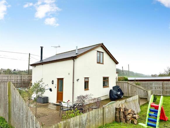 2 bed property, in Caerwent, £220,000
