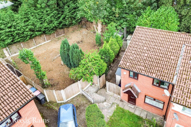 3 bed property, in Ralston Close, £260,000