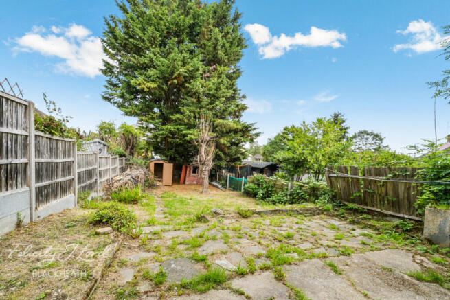 3 bed property, in High Grove, £450,000