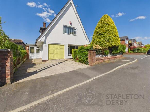 3 bed property, in The Avenue, £390,000