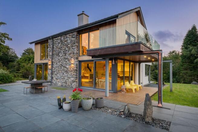 4 bed property, in Blunt Howe, £1,250,000
