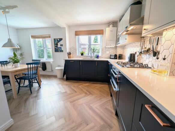 3 bed property, in Sansome Place, £300,000