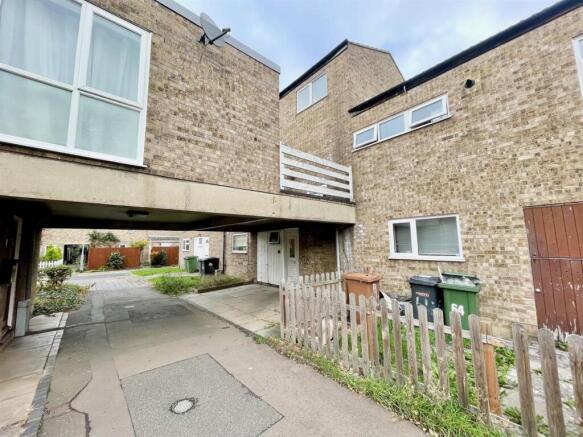 6 bed property, in Barnstock, £250,000
