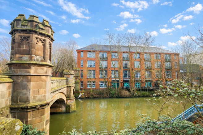 2 bed property, in The Newarke, £140,000