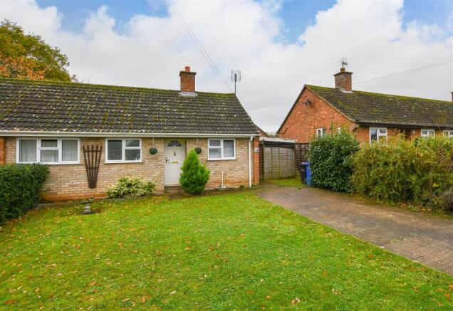 2 bed property, in Highwood Crescent, £210,000
