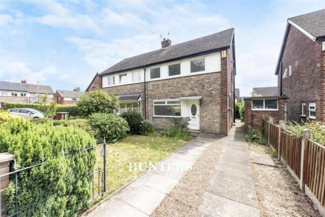 3 bed property, in Moxon Close, £220,000