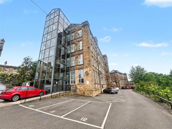 2 bed property, in Fearnley Mill Drive, £65,000