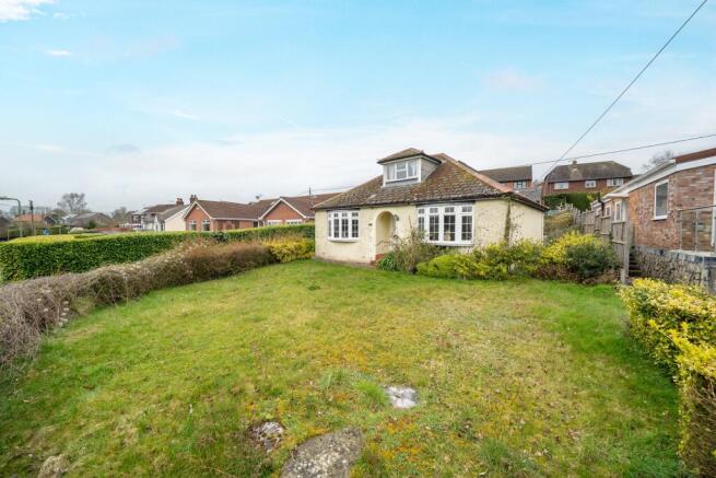 3 bed property, in Foxcotte Road, £475,000