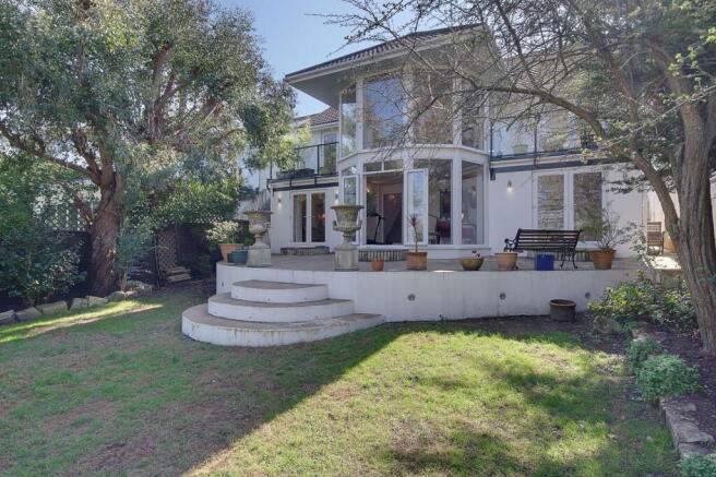 5 bed property, in Feversham Avenue, £875,000