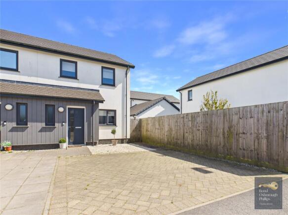 2 bed property, in Stanley Court, £233,500