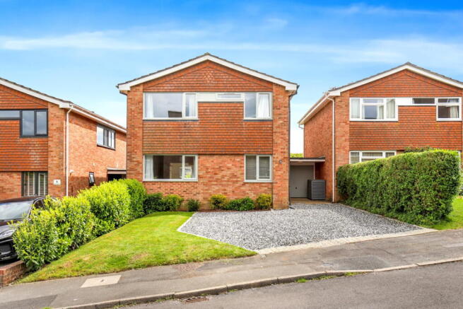 4 bed property, in Rookswood, £525,000
