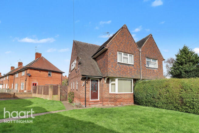 3 bed property, in Reydon Drive, £210,000