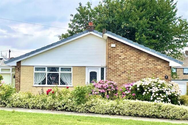 3 bed property, in Pinfold Drive, £325,000