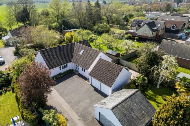 5 bed property, in Lower Radley, £700,000
