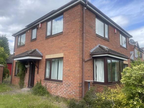 4 bed property, in 1A Priorslee Road, £285,000
