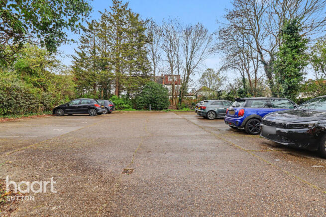 2 bed property, in Grand Drive, £350,000