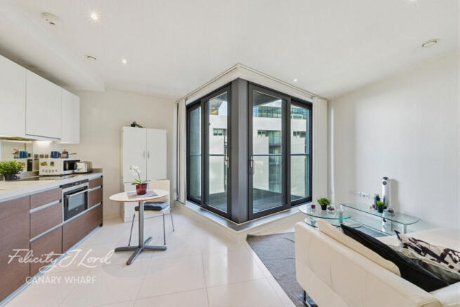 1 bed property, in Baltimore Wharf, £310,000