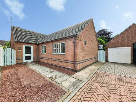3 bed property, in Eastern Court, £240,000