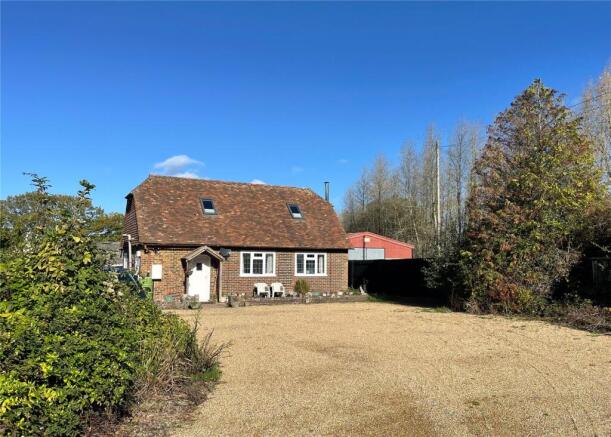 2 bed property, in Catts Hill, £445,000