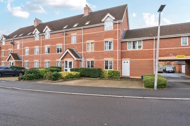 2 bed property, in Windsor Court, £170,000