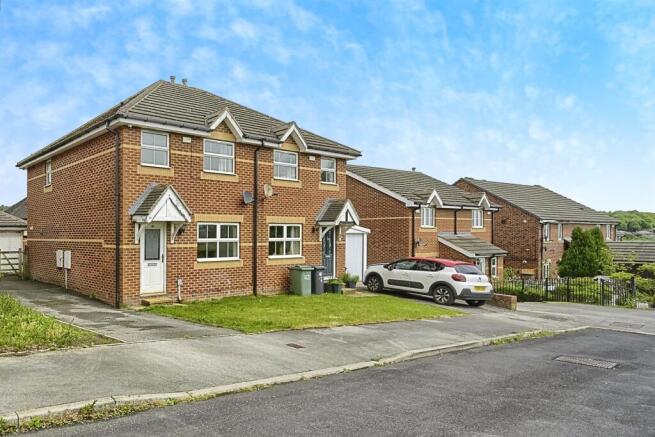 3 bed property, in Mulberry Court, £199,995