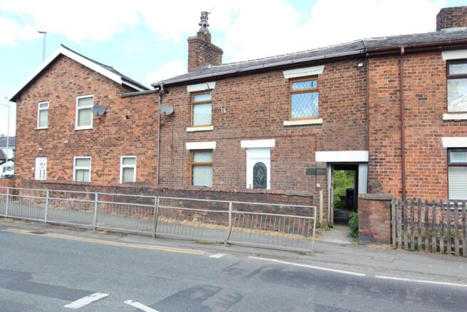 3 bed property, in Fox Lane, £90,000