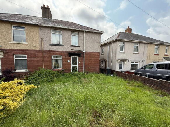 3 bed property, in Glanymor Street, £75,000