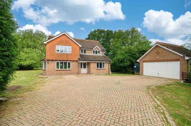 4 bed property, in Woodgreen, £1,200,000