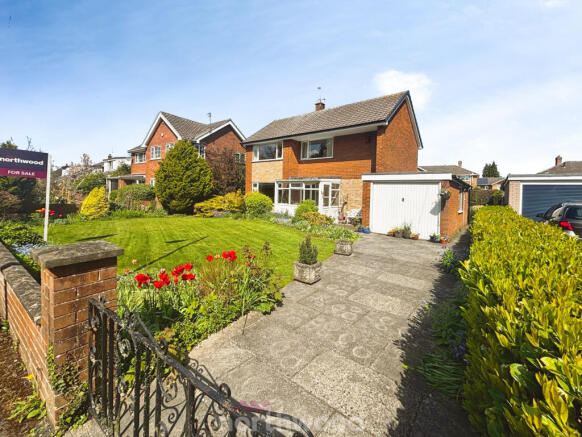 3 bed property, in Parkways, £335,000