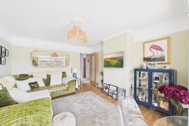 2 bed property, in West Side, £190,000