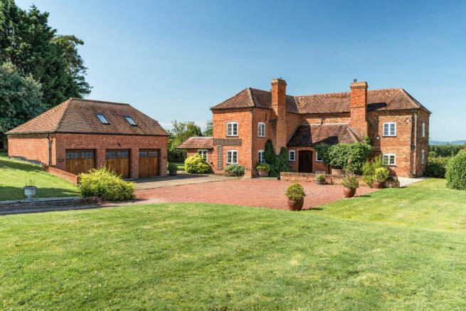 5 bed property, in Evesham Road, £800,000