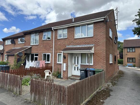 1 bed property, in Dowber Way, £125,000