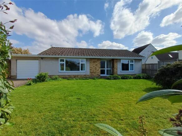 3 bed property, in Dewstow Gardens, £350,000