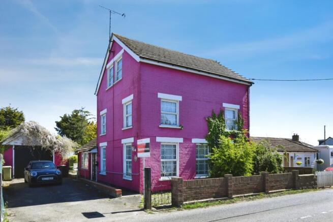 4 bed property, in South Street, £400,000