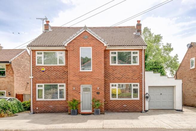 5 bed property, in Greenways, £600,000